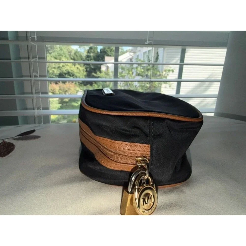 Michael Kors Nylon Cosmetic Pouch Wristlet Black Tan Trim – AI-1301